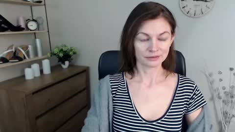 Vivian online show from 12/14/24, 06:24