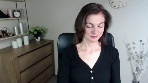 Vivian online show from 12/17/24, 08:45