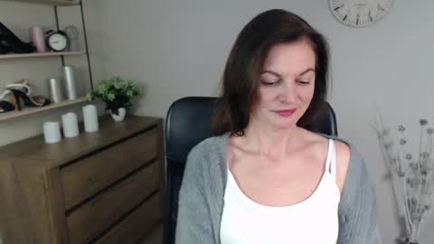 Vivian online show from 12/18/24, 10:19