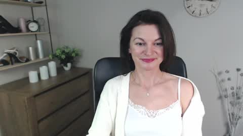 Vivian online show from 12/28/24, 09:42