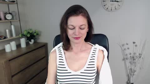 Vivian online show from 01/17/25, 06:47