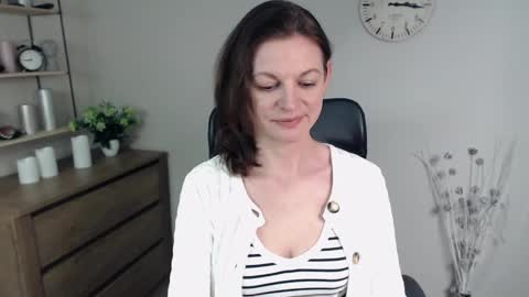 Vivian online show from 01/17/25, 05:51