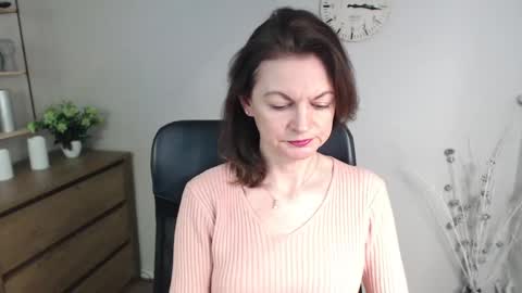 Vivian online show from 01/24/25, 06:46