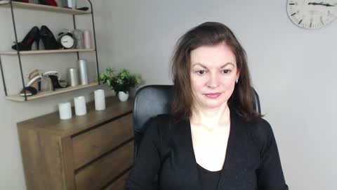 Vivian online show from 01/28/25, 07:43