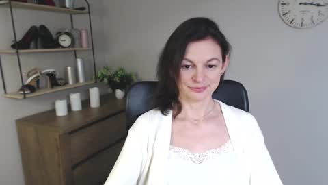 Vivian online show from 01/31/25, 02:07