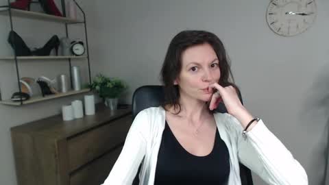 Vivian online show from 02/28/25, 06:52