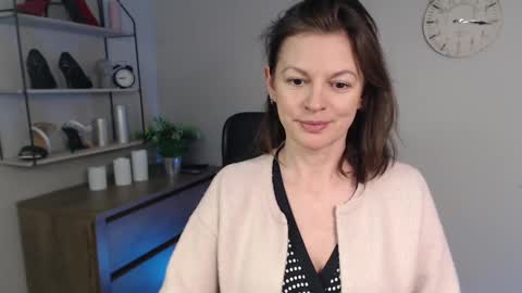 Vivian online show from 03/06/25, 09:47