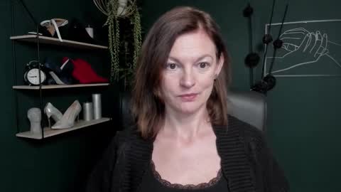 Vivian online show from 09/17/25, 06:48