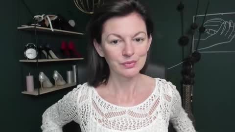 Vivian online show from 09/25/25, 08:29