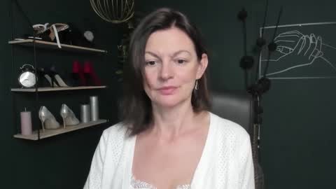 Vivian online show from 09/29/25, 06:40