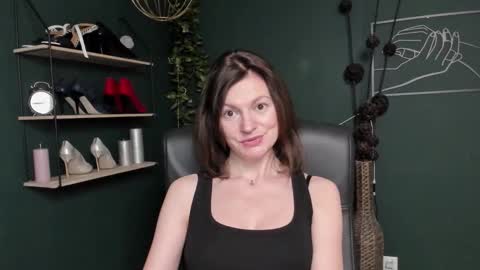 Vivian online show from 10/15/25, 06:35