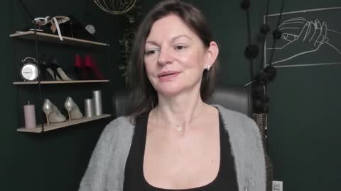 Vivian online show from 10/16/25, 06:25