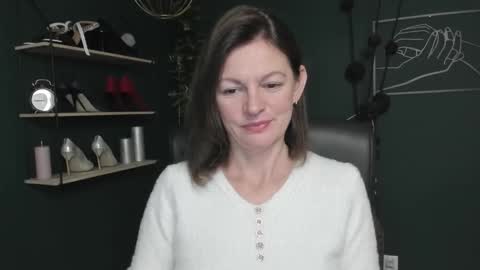 Vivian online show from 10/17/25, 06:16