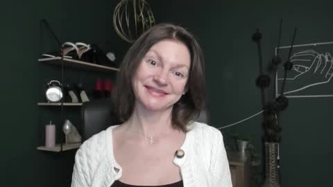 Vivian online show from 10/23/25, 07:07