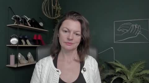 Vivian online show from 11/10/25, 07:40