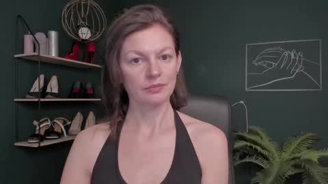 Vivian online show from 11/11/25, 12:16