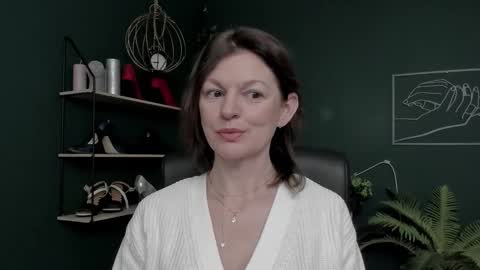 Vivian online show from 11/25/25, 06:46