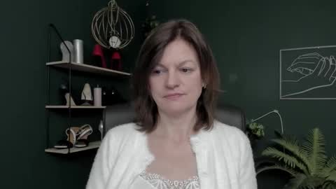 Vivian online show from 11/26/25, 08:04