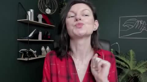 Vivian online show from 02/24/26, 07:50