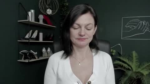 Vivian online show from 02/26/26, 08:02