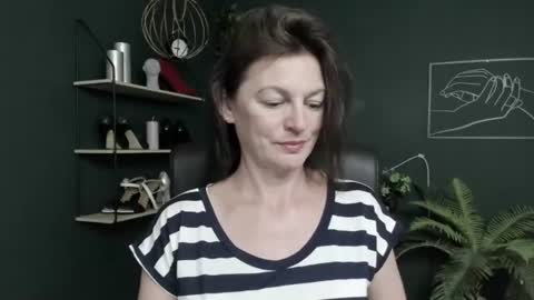Vivian online show from 07/16/26, 08:42