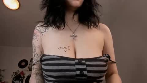 Snapshot of vivian_qwerty chatting on 01/18/25, 07:17 vivian_qwerty online show from 01/18/25, 07:17