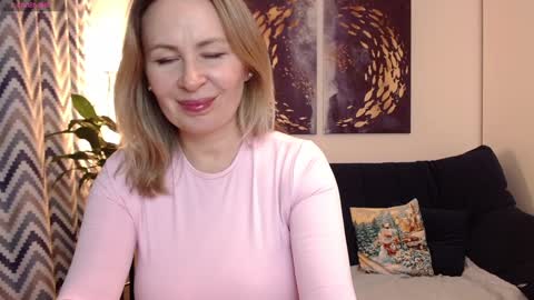 Snapshot of vivian_soul chatting on 12/03/24, 06:17 Vivian online show from 12/03/24, 06:17