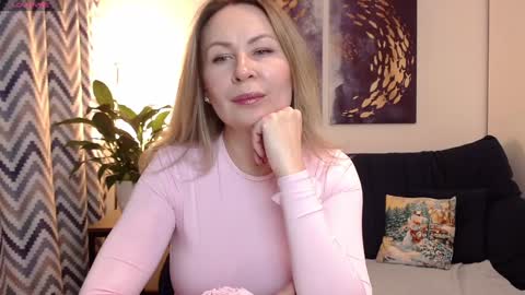 Snapshot of vivian_soul chatting on 12/08/24, 05:11 Vivian online show from 12/08/24, 05:11