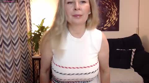 Snapshot of vivian_soul chatting on 11/12/25, 06:08 Vivian online show from 11/12/25, 06:08