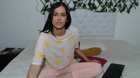 Snapshot of vivianalatin chatting on 04/29/26, 12:20 instagram Viviana73215 online show from 04/29/26, 12:20