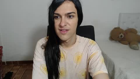 Snapshot of vivianalatin chatting on 05/18/26, 01:06 instagram Viviana73215 online show from 05/18/26, 01:06