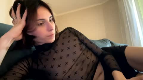 Snapshot of vivianglow chatting on 07/01/26, 01:24 vivianglow online show from 07/01/26, 01:24