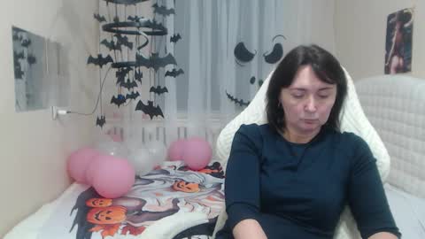 vivianguchih online show from 10/25/25, 07:16
