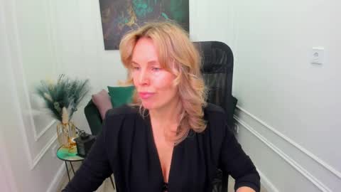 Snapshot of vivianlirei chatting on 04/23/26, 04:46 Sinti online show from 04/23/26, 04:46