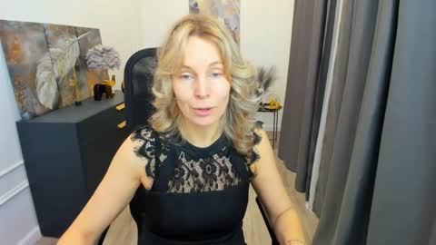 Snapshot of vivianlirei chatting on 04/24/26, 04:37 Sinti online show from 04/24/26, 04:37