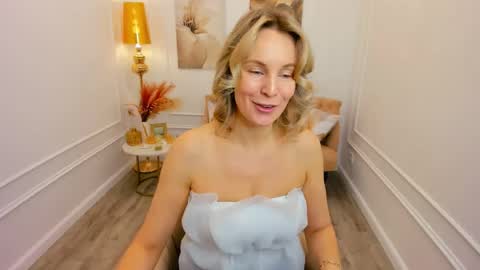 Snapshot of vivianlirei chatting on 04/28/26, 04:39 Sinti online show from 04/28/26, 04:39