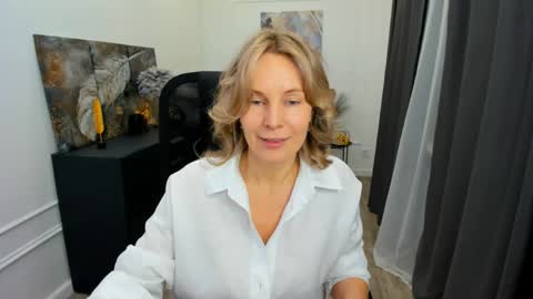 Snapshot of vivianlirei chatting on 05/03/26, 04:40 Sinti online show from 05/03/26, 04:40