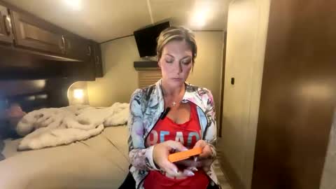 VivianLuxe online show from 10/02/25, 03:24