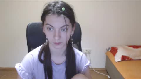 Snapshot of vivianngray chatting on 12/06/24, 02:13 Vivian Gray online show from 12/06/24, 02:13