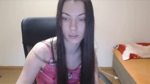 Snapshot of vivianngray chatting on 12/07/24, 07:32 Vivian Gray online show from 12/07/24, 07:32