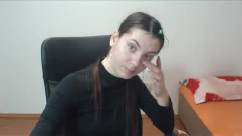 Snapshot of vivianngray chatting on 12/08/24, 05:11 Vivian Gray online show from 12/08/24, 05:11