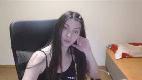 Snapshot of vivianngray chatting on 12/11/24, 07:25 Vivian Gray online show from 12/11/24, 07:25