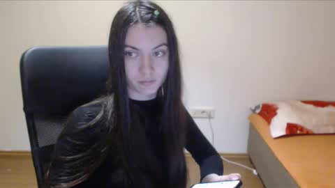 Snapshot of vivianngray chatting on 12/13/24, 02:49 Vivian Gray online show from 12/13/24, 02:49