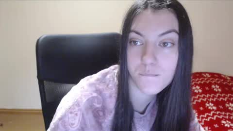 Snapshot of vivianngray chatting on 12/19/24, 05:08 Vivian Gray online show from 12/19/24, 05:08