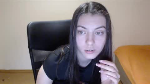 Snapshot of vivianngray chatting on 12/21/24, 05:29 Vivian Gray online show from 12/21/24, 05:29