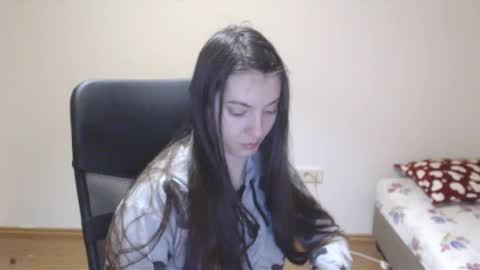 Snapshot of vivianngray chatting on 01/12/25, 07:42 Vivian Gray online show from 01/12/25, 07:42