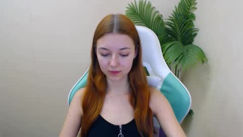 Vivien online show from 02/03/25, 06:39