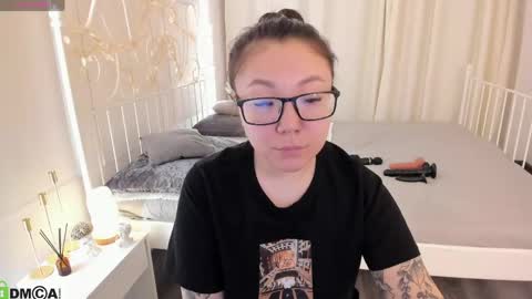 Snapshot of vivien_montclair chatting on 04/16/26, 11:29 Vivien online show from 04/16/26, 11:29