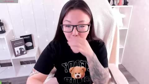 Snapshot of vivien_montclair chatting on 04/20/26, 12:13 Vivien online show from 04/20/26, 12:13