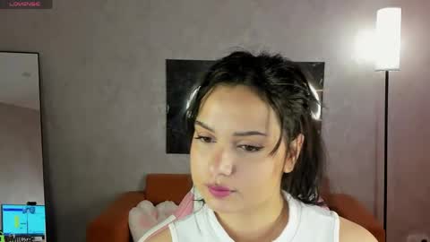 Snapshot of vivien_ross chatting on 05/03/26, 01:00 vivien_ross online show from 05/03/26, 01:00